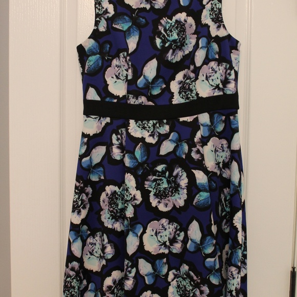 Nine West Dresses & Skirts - Nine West Size 8 blue floral cocktail dress